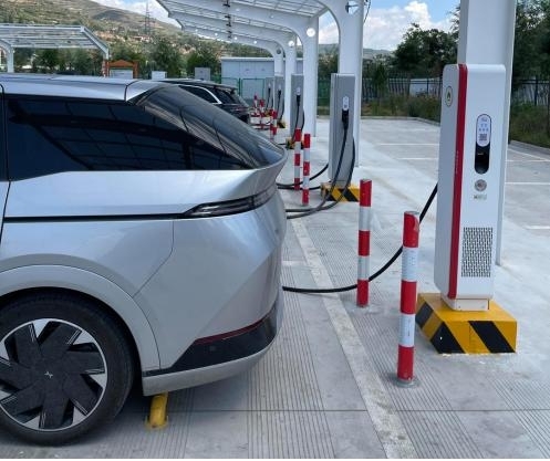 Huawei supercharging pile.jpg